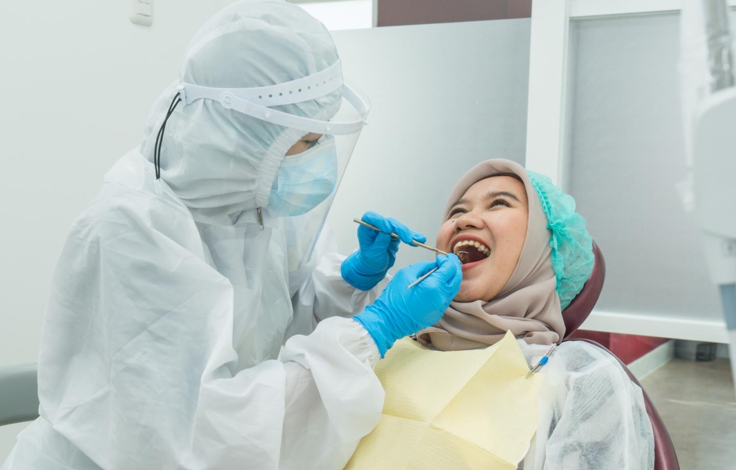 Membersihkan Karang Gigi di Dokter, Kapan dan Bagaimana Prosesnya?