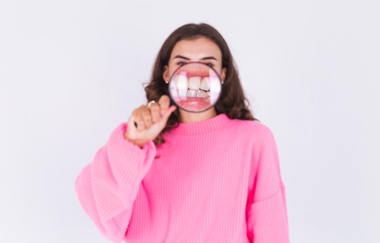 3 Tips Agar Gigi Tidak Kuning Setelah Pakai Pemutih Gigi